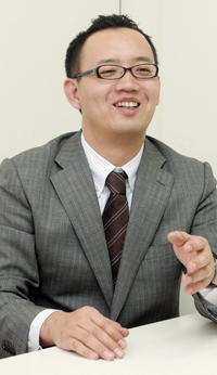 株式会社エスティー・クリエイティブ 代表取締役 杉田 豊博 